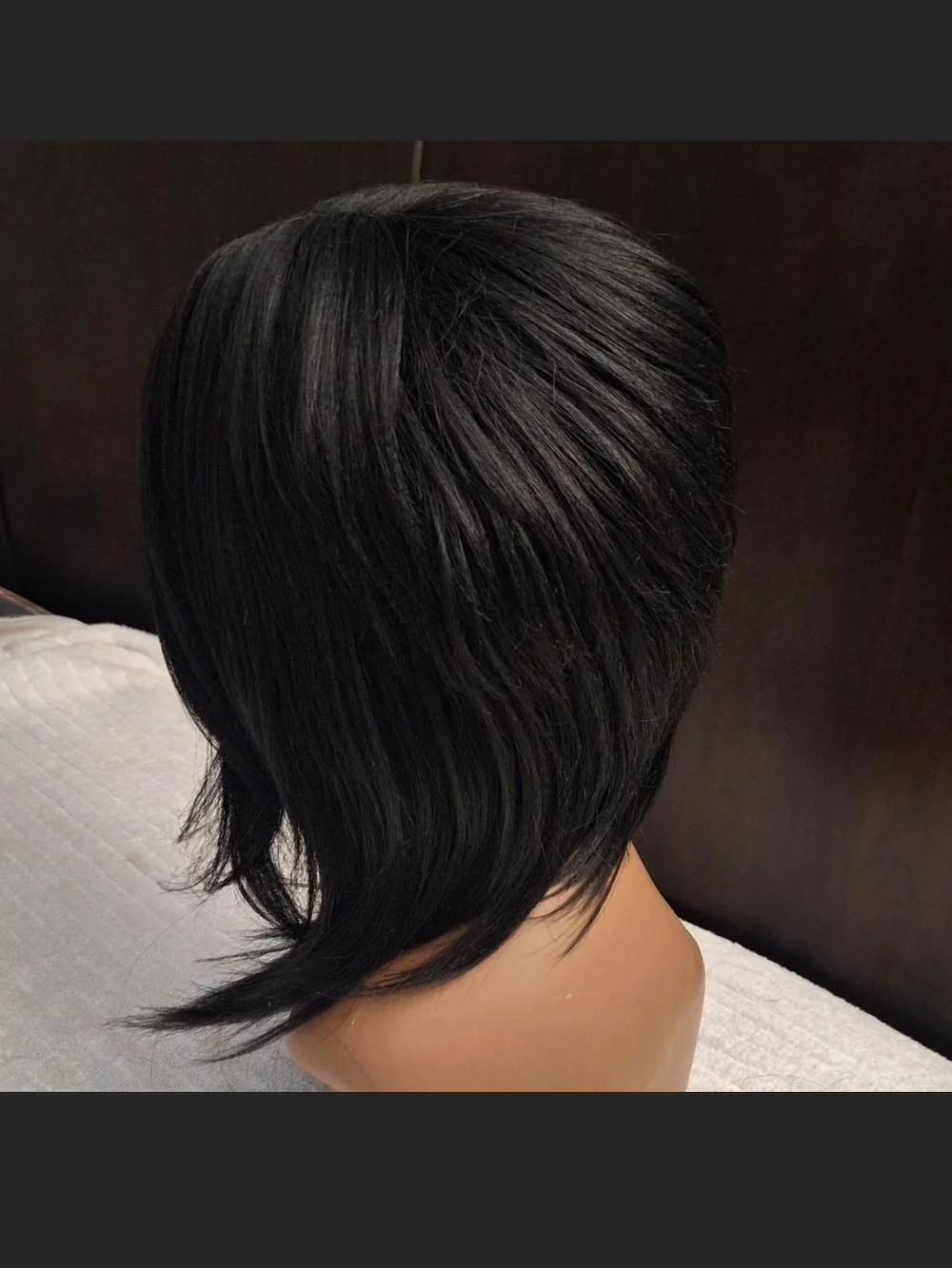 Natural Straight Black Human-Look Wig – Sleek Women’s Hairpiece